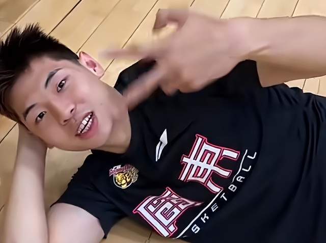 世界杯客户端下载中心-广东VS深圳凶多吉少！崔永熙上演首秀，杜锋要弃用两名混子球员